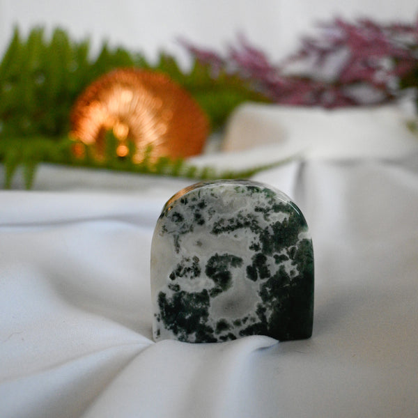 Load image into Gallery viewer, The Whisker Vase - Moss Agate